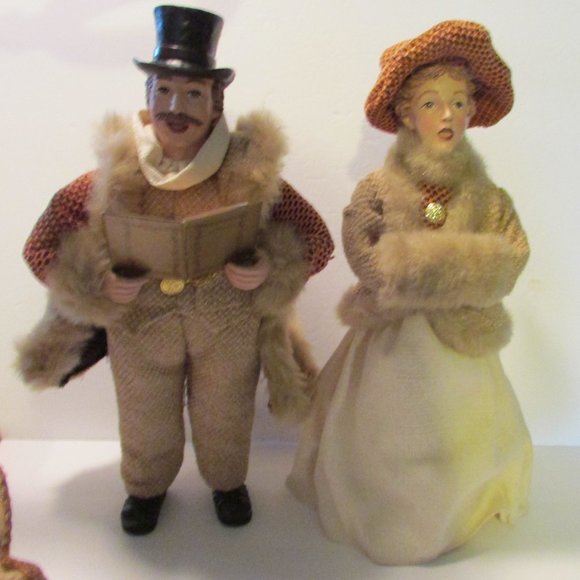 lot of 4 Christmas Caolers family dolls winter decor figures - Picture 2 of 14